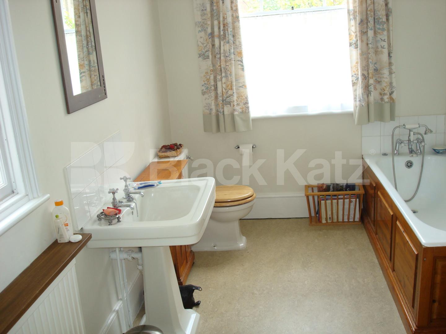 			2 Bedroom, 1 bath, 1 reception Flat			 Windsor Road, Holloway